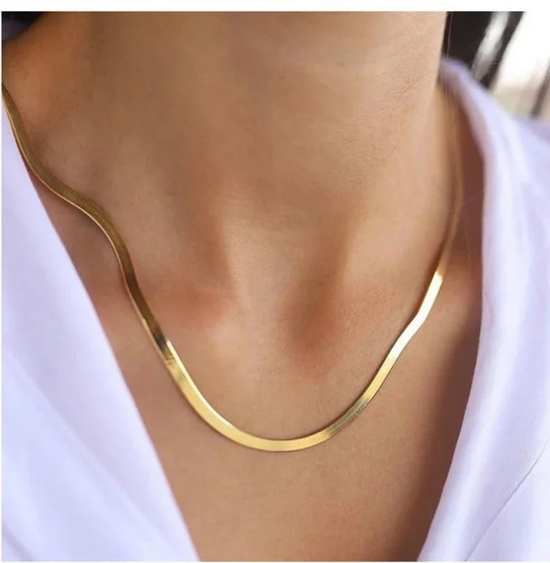 European American Simple Personality Snake Bone Choker Necklace 18K Gold Stainless Steel Herringbone Chain Necklace for Women