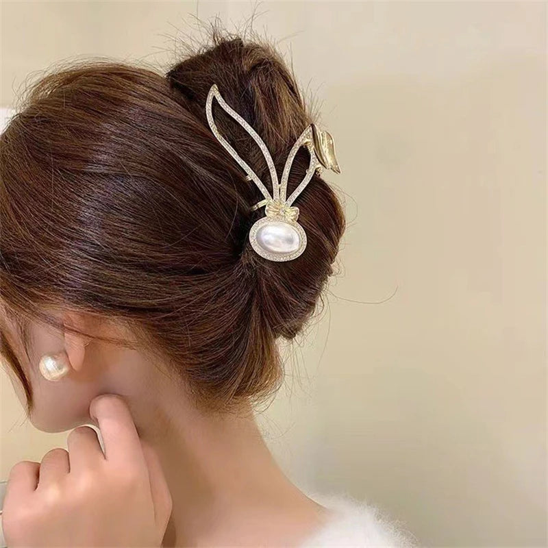 2023 New Year Animal Hair Grip Clip for Women Red Rabbit and Alloy Cartoon Rabbit Shark Claw New Arrival Metal Hair Claws