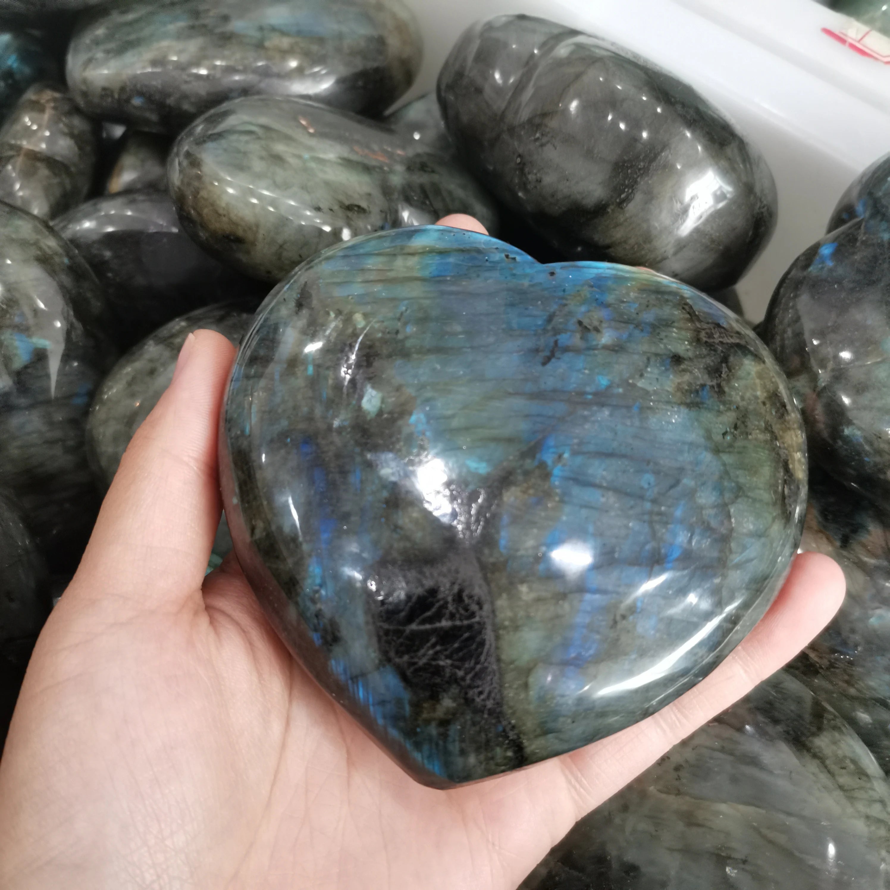 Hot Sale Can Be Wholesale Natural Labradorite Quartz Heart Palmstone Healing Crystal As Gift for Feng Shui Decoration