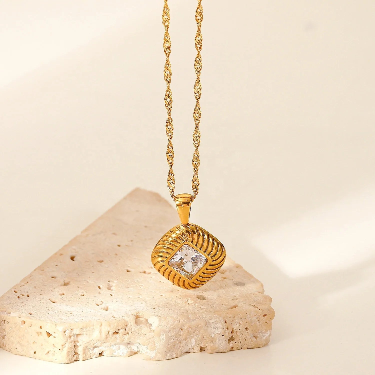 Vintage Jewelry Stainless Steel Necklace 2023 Trend Gold Plated 18K Real Gold Square Ribbed Diamond Pendant Necklace
