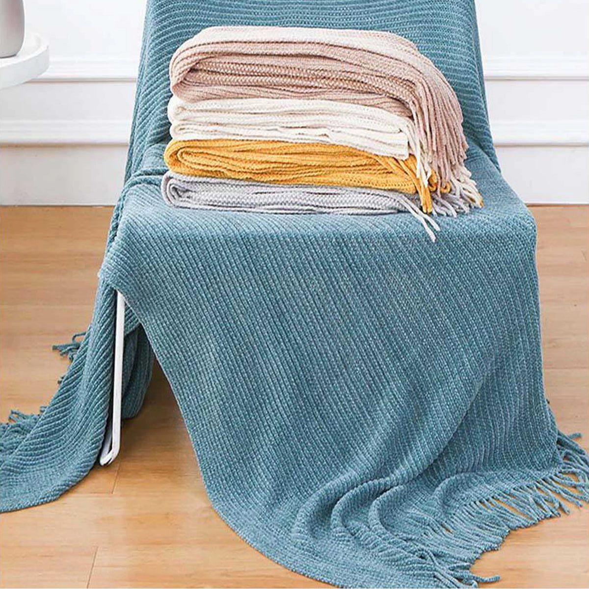 Hot Selling Super Soft Custom Printed Logo 50*60 Inch Polyester Breathe Tassel Chenille Knitted Throw Blankets for Home Decor