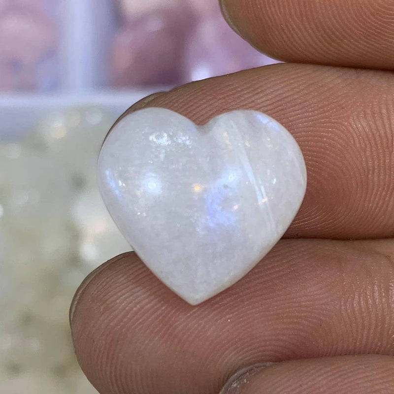 Wholesale High Quality Natural Crystal Quartz White Moonstone Mini Hearts Shape Stone for Home Decoration
