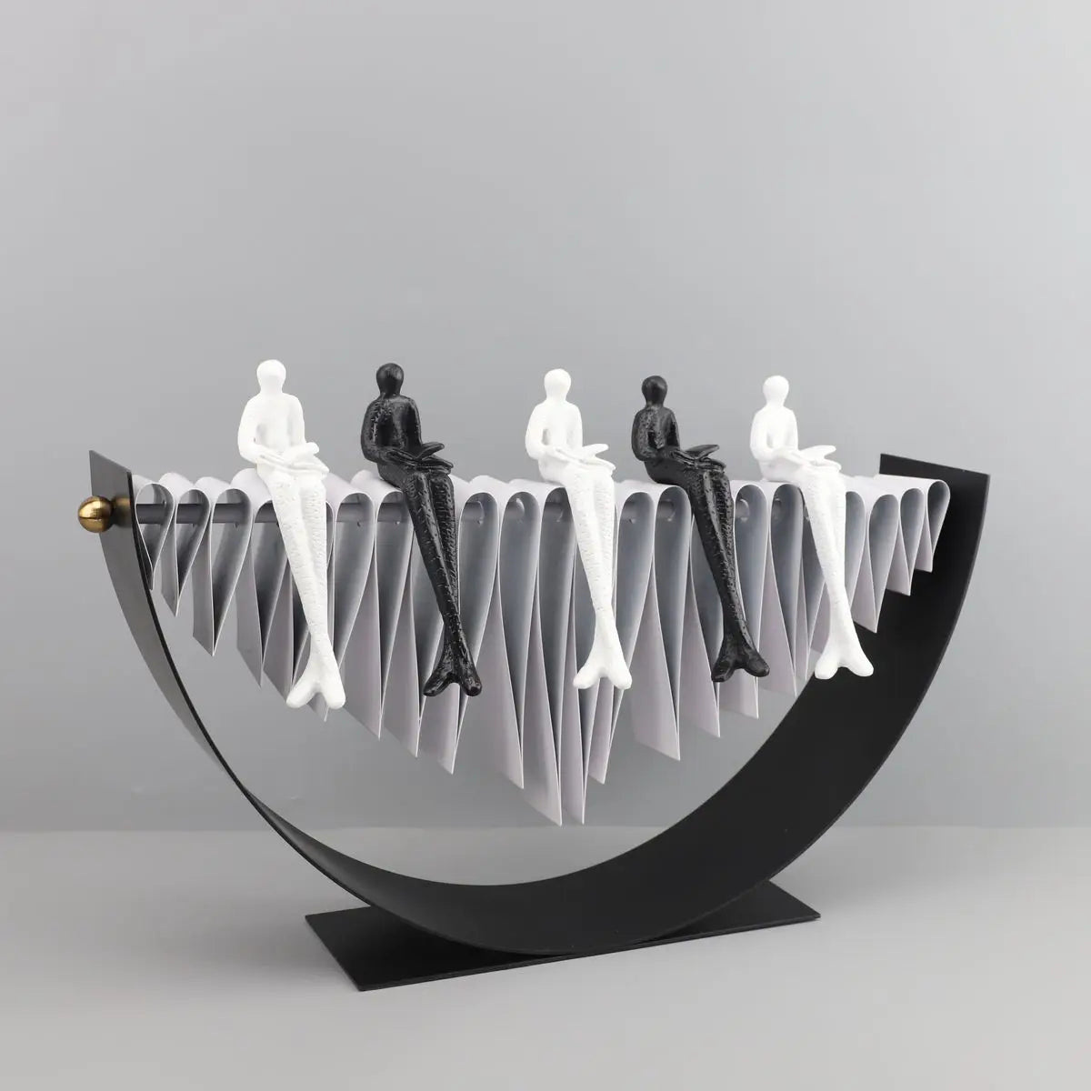 Nordic Creative Reading Man Resin Crafts Character Art Sculpture Model Office Living Room Black White Resin Ornament