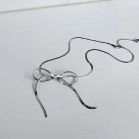 2024 New Trendy 2.5MM Flat Flash Snake Chain Necklace Women Simple Stainless Steel Blade Chain Silver Bow Choker Necklace
