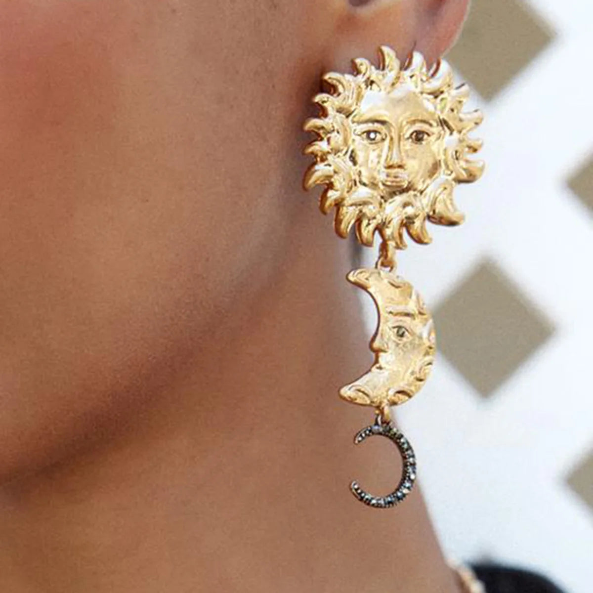 KAIMEI 2025 New Arrival Fashion Jewelry Sun Flower Earrings Retro Sun Moon Face Portrait Geometric Tassel Zinc Alloy Earrings