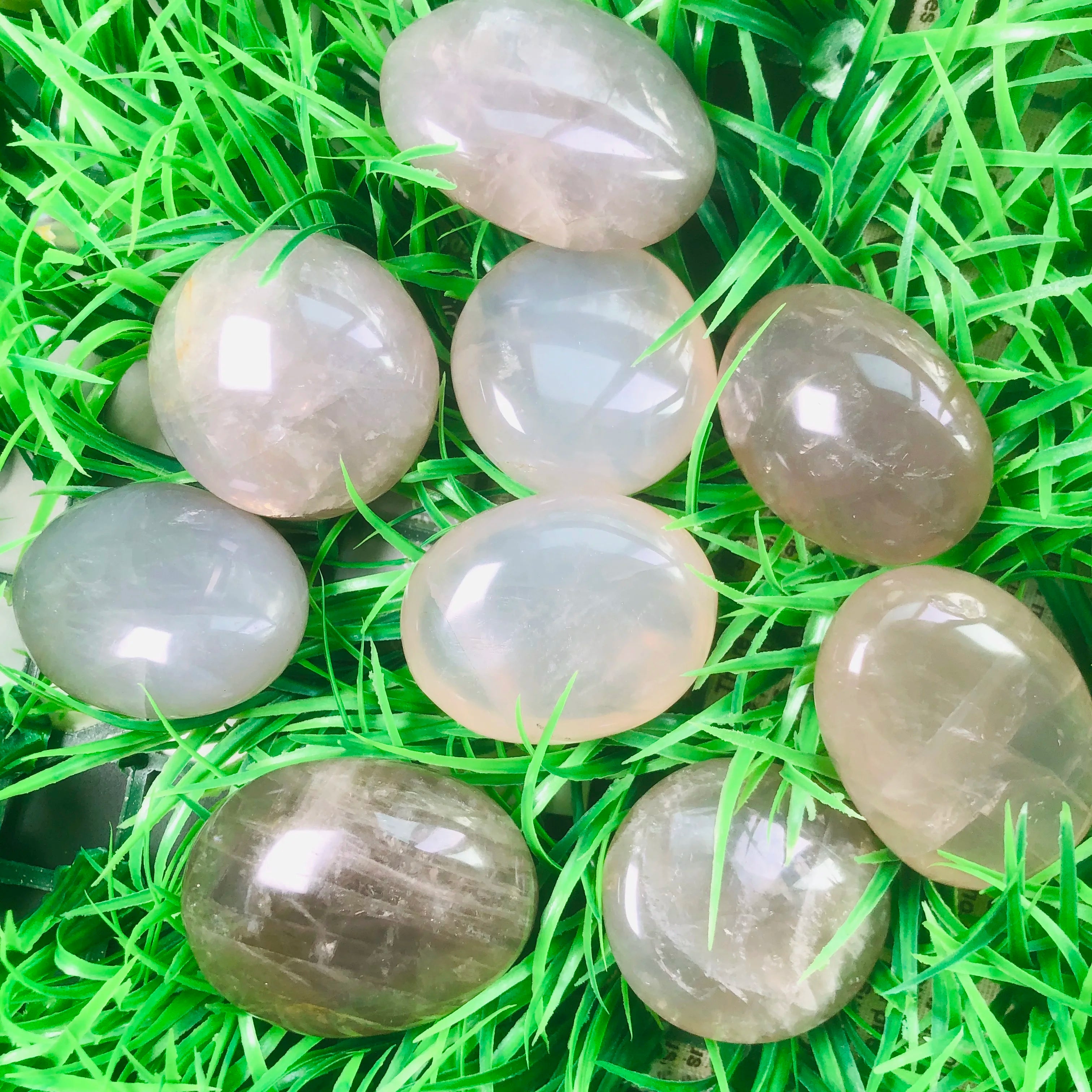 Wholesale High Quality Natural Blue Rose Quartz Palm Stone Healing Quartz Crystal Palm Folk Crafts New Items