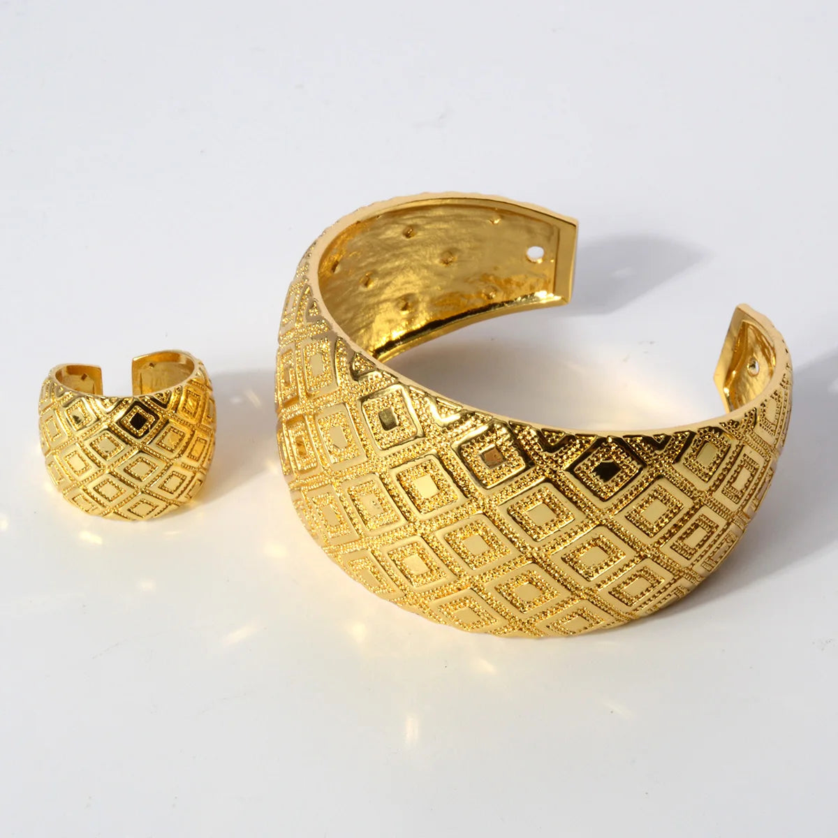 Zeadear Jewelry Elegant Fashion Classic 2-piece Bracelet Set and Ring Set With 18K Gold Set