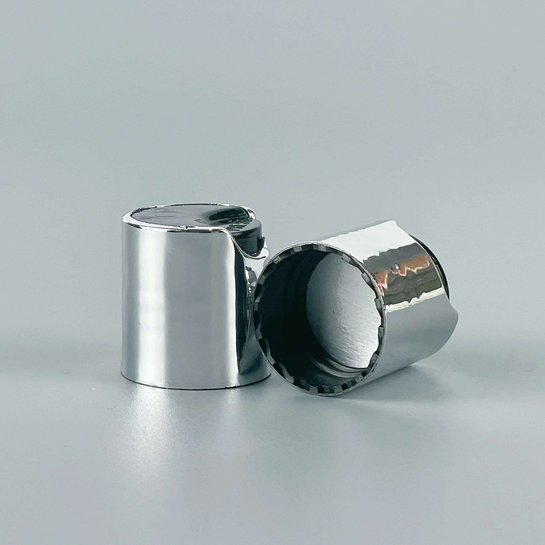 20/410 Custom UV Coating Shiny Silver Disc Top Cap Free Design Black Top pp Screw Cap Free Sample Metal Color Shampoo Lid