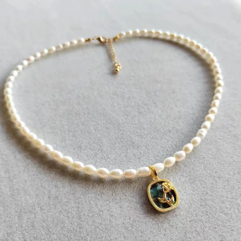 New Vintage Style Freshwater Pearl Rose Pendant Neck Chain Temperament Personality Versatile Design Necklace Jewelry