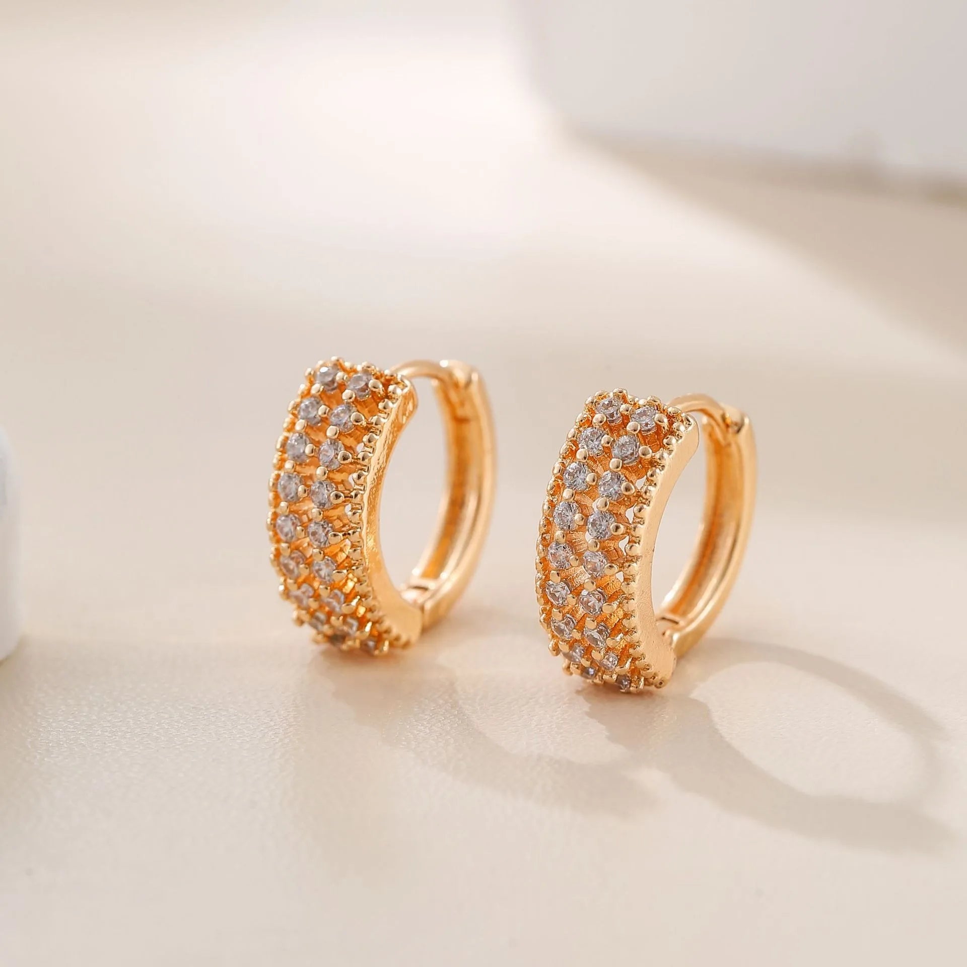 Luxurious High-End Vintage Copper Hoop Earrings with Unique Micro Full Zircon Design Ear Hook Luxury Circle for Women