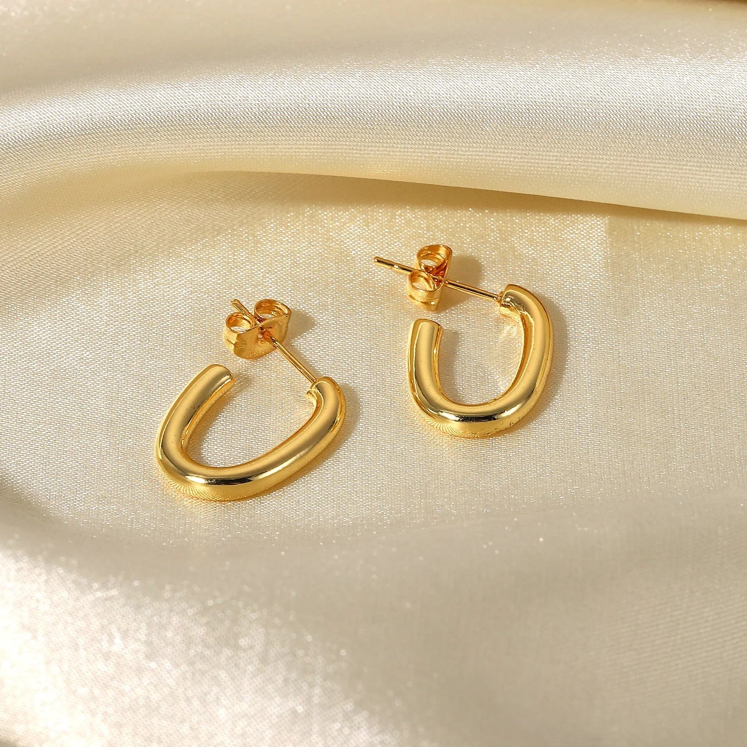 18K PVD Gold Plated Oval Shape Hoop Earrings Jewelry Gift Stainless Steel CC Shape Hoop Earring