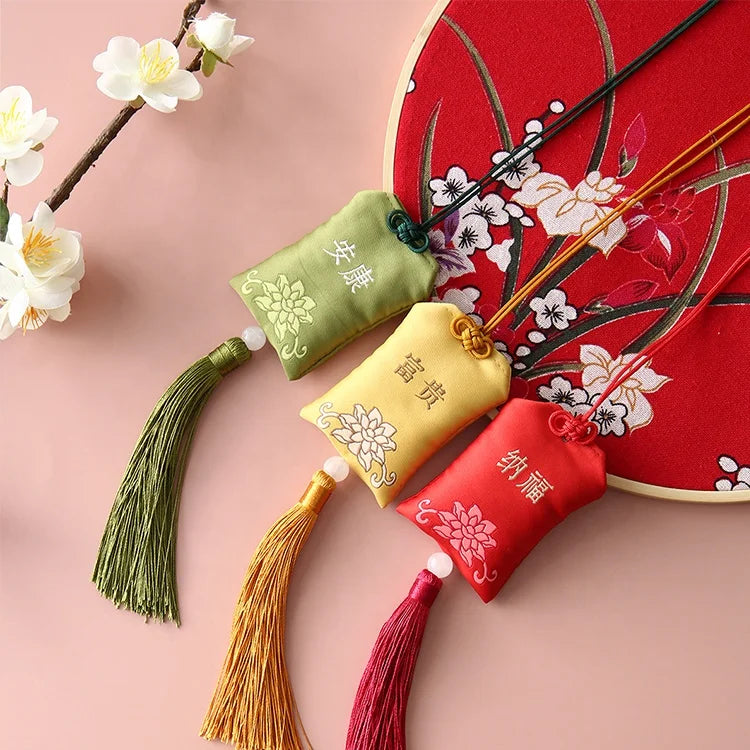 Eco-Friendly Chinese Herbal Plants Medicine Sachet Scent Sachet in Silk Bag