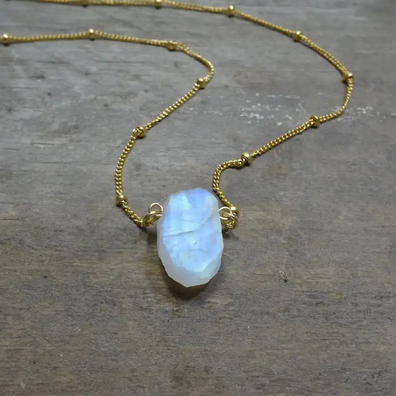 Natural Raw Moonstone Gemstone Necklace for Women Crystal Rinbow Moonstone Pendant June Birthstone Gemini Zodiac Birthday Gift