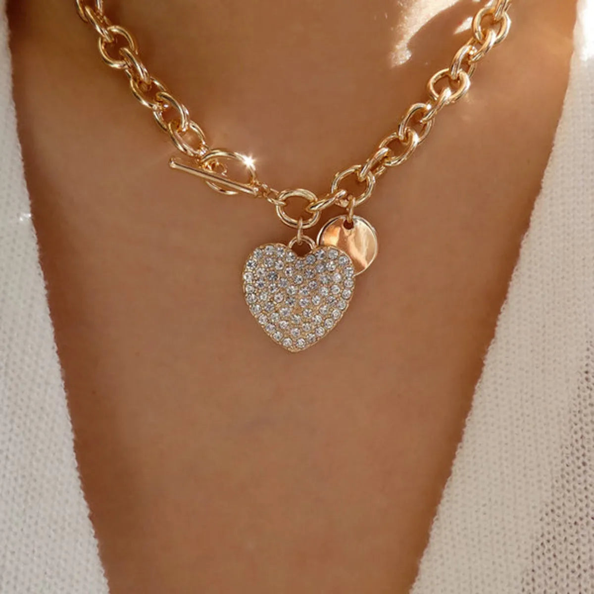 Elegant and Edgy Personality Sweetheart Necklace Round Pendant with OT Clasp Chain Micro-Encrusted Unique Necklace for Women