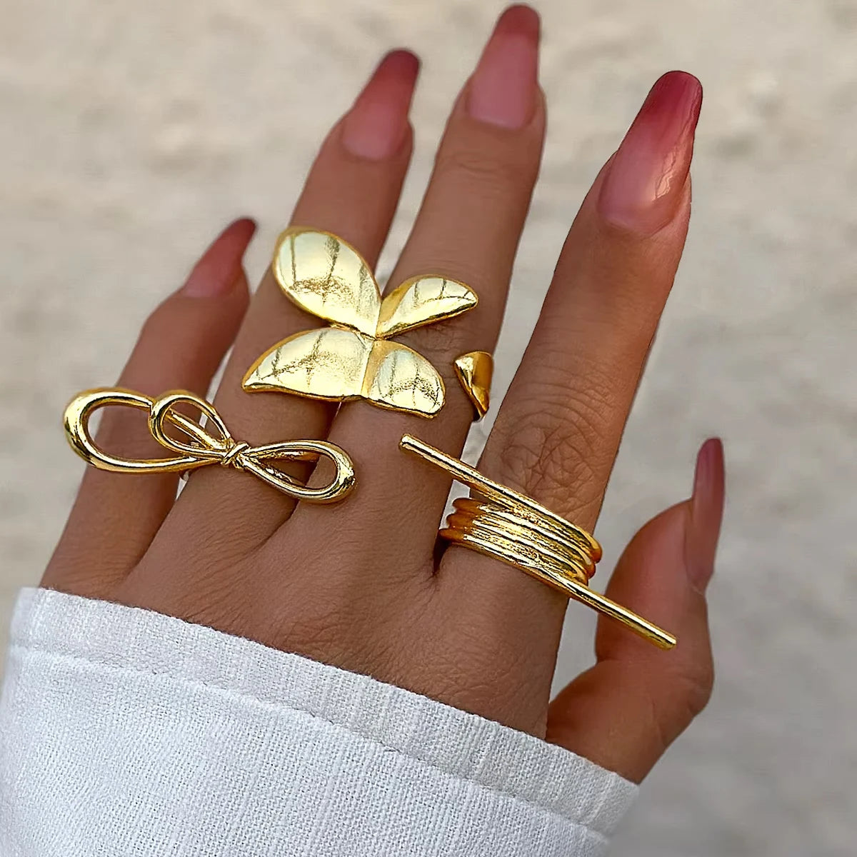 Designer Big Butterfly Metal Rings for Women Trendy Stackable Finger Rings on Hand Accessories 2024 Fashion Jewelry Girls Gifts