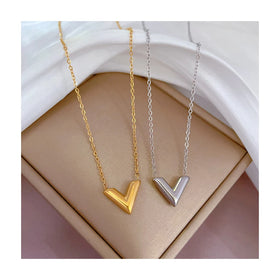 ERESI Wholesale Jewelry Luxury V Shape Pendant Choker Gift Gold Plated Stainless Steel V Shape Pendant Necklace for Girls