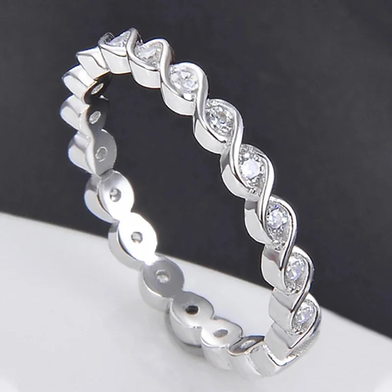 Huitan S925 Manufacturer Minimalist Style Simulated Moissanite 925 Sterling Silver Small Finger Rings for Engagement Rings Women