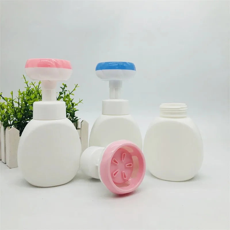 Custom 300ml 500ml White Plastic HDPE Shampoo Lotion Bottle Hand Sanitizing Bottle With Flower Lotion Pump