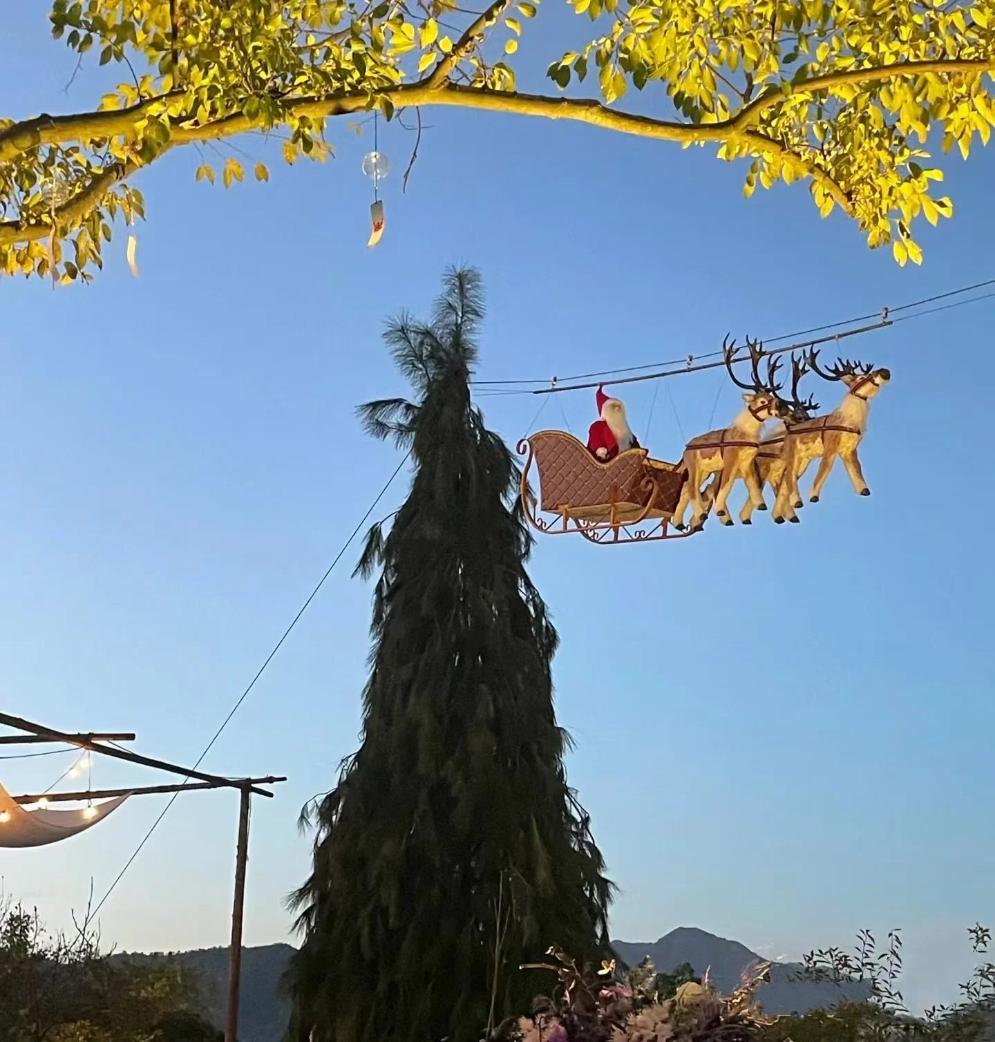 Best-Selling Custom Santa Claus Elk Sleigh Lighting Model World-Wide Popular Christmas Essential Decorations Plastic PE Brand
