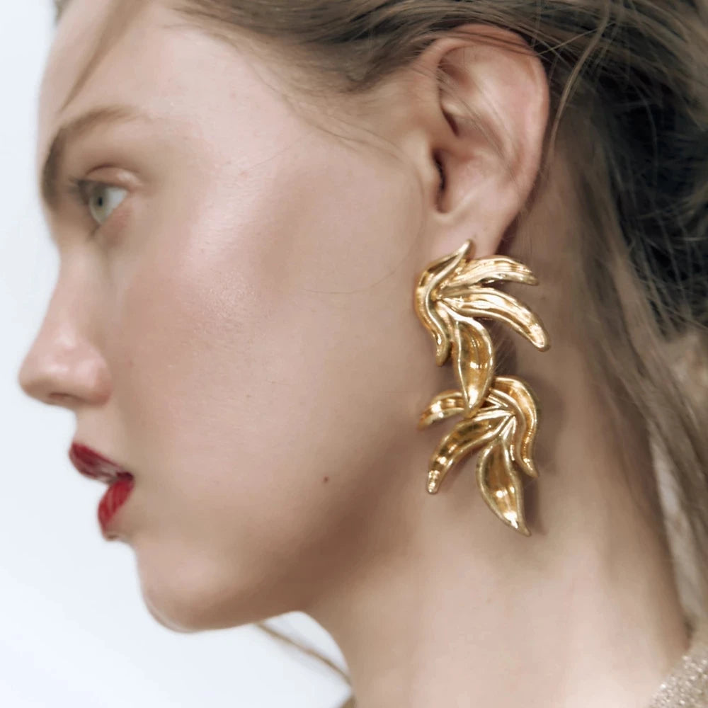 Kaimei 2025 Earring Fashion Jewelry 18K Gold Vintage Leaf-shaped Earrings Asymmetric Irregular Zinc Alloy Leaf Earrings Women