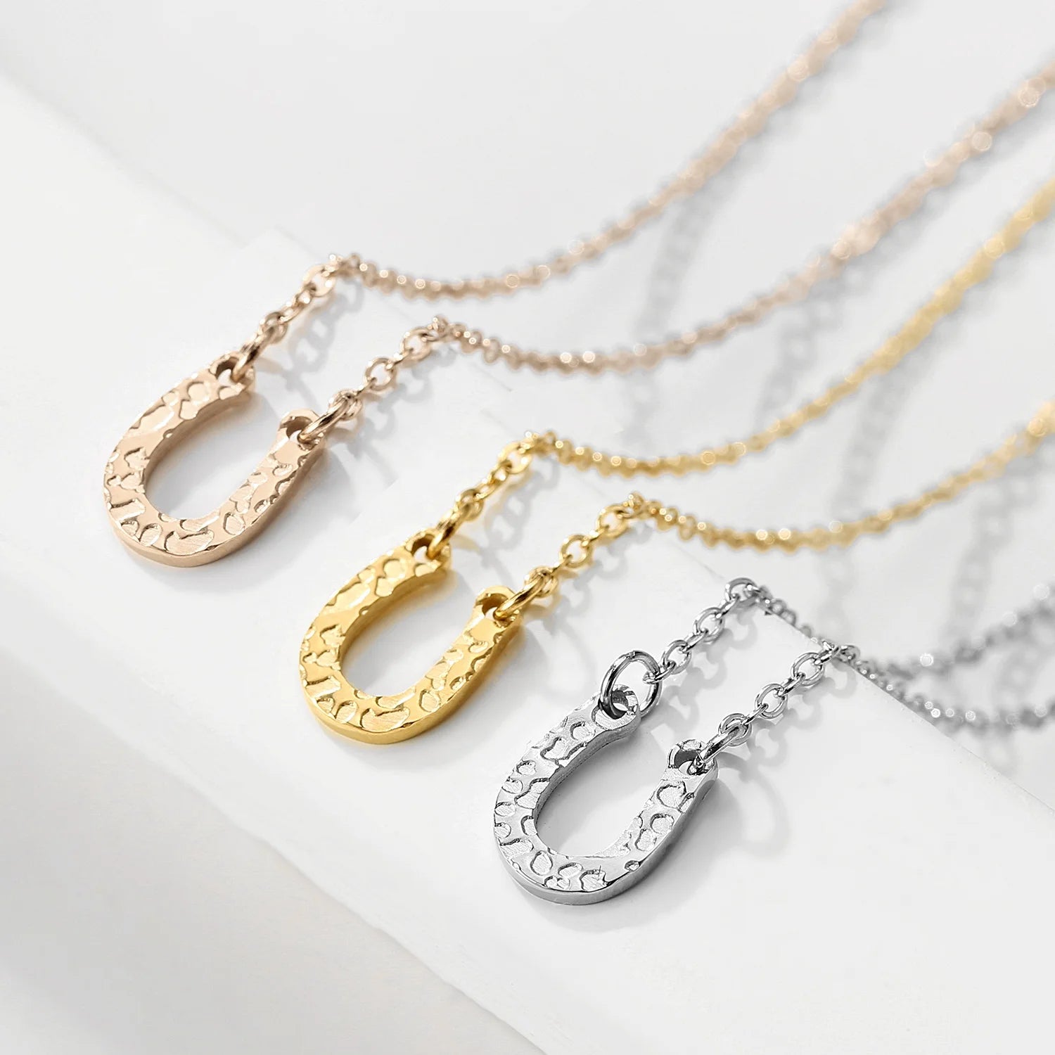 Trendy Gold Plated Necklace Horseshoe Shape Jewelry for Women Men Link Chain U Shape Pendant Necklace Charms
