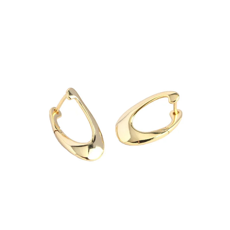 Lady French Twisted U Letter Clip on Earrings