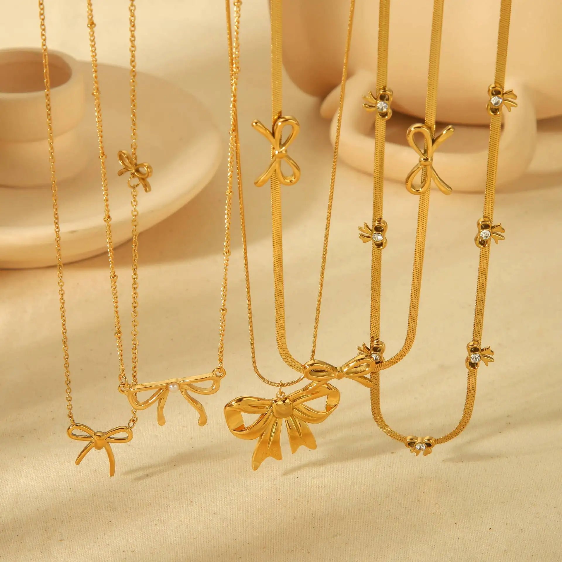 New Niche Design Stainless Steel Bow Necklace Fashionable and Versatile High-end 18k Gold Non-fading Pendant