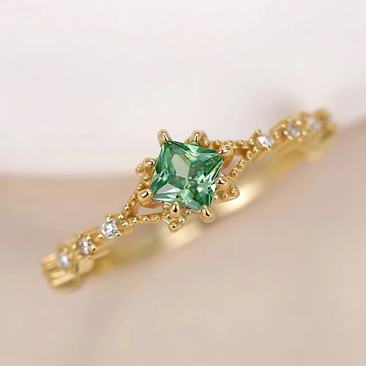 Huitan S925 Gold Plated Wedding Ring for Luxury Rhombus Green Crystal Cubic Zirconia Sterling Silver 925 Jewellery for Women OEM