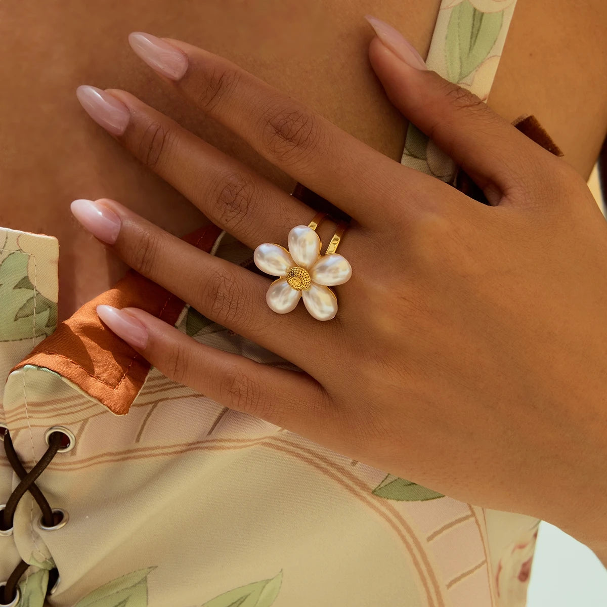 J&D 18k Gold Stainless Steel 18K Tarnish Free Waterproof Shell Beads Flower Open Ring