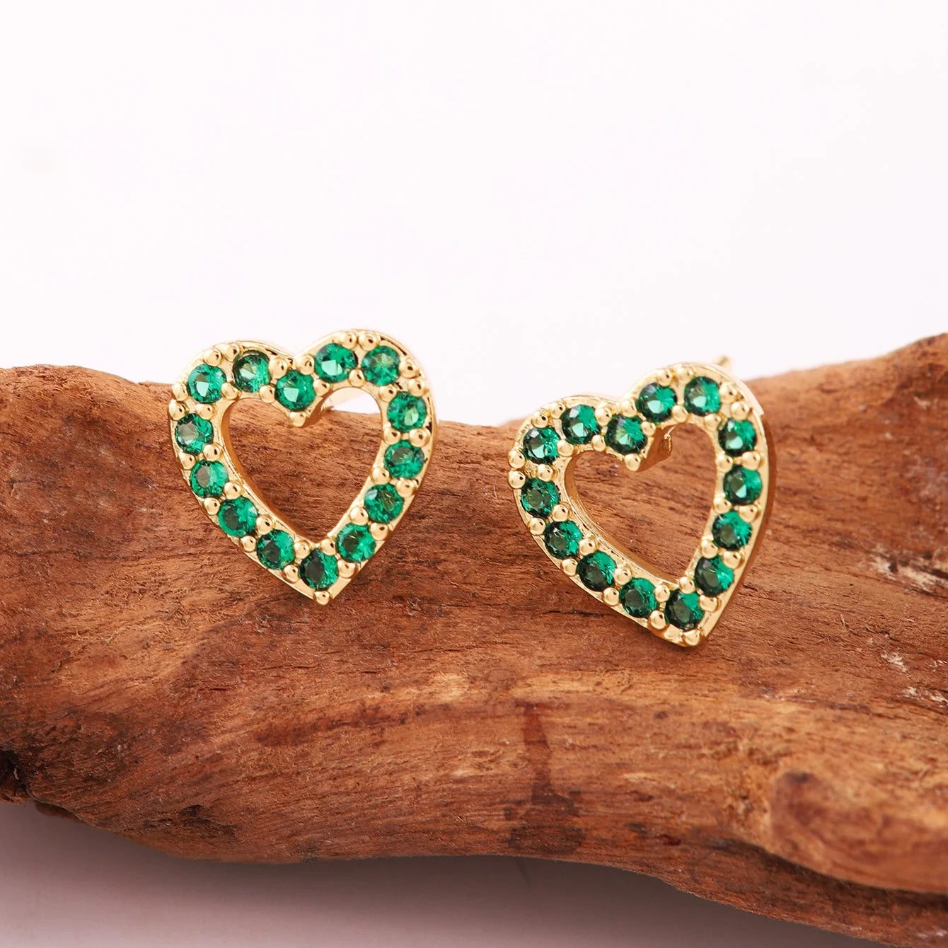 Elegant Sophisticated 18K Gold-Plated Brass Stud Earrings Fresh Simple Sweet Style with Emerald Zircon Small Elegant Brass