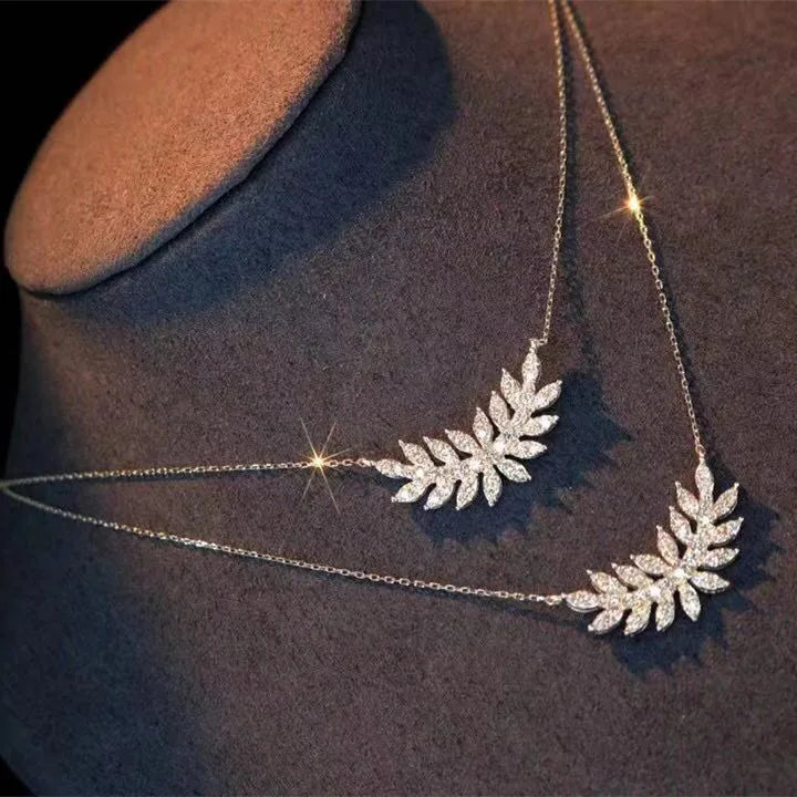 Huitan Delicate Female Clavicle Chain Leaf Micro Pave Designed Dazzling Zircon Pendant Necklace 925 Silver Plating Necklaces