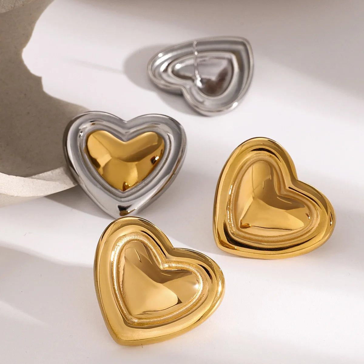 Cute Design Hypoallergenic Gold Plated Stainless Steel Ear Stud Gold Silver Waterproof Heart Love Earrings for Women