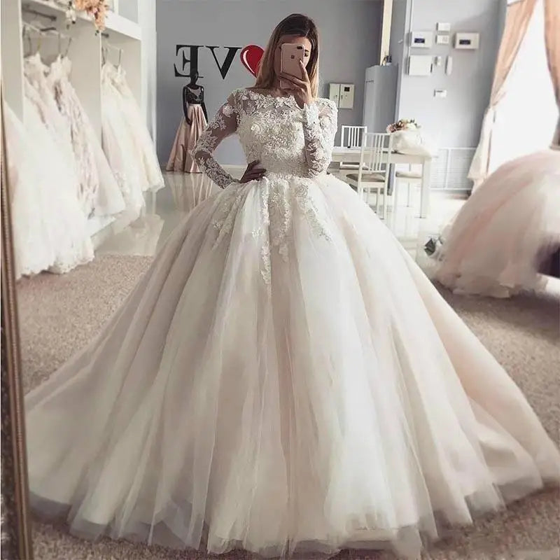 Custom Made Long Sleeves Ball Gown Lace Wedding Dresses With Appliques Sweep Train Tulle Lace up Back Wedding Dress Bridal Gowns