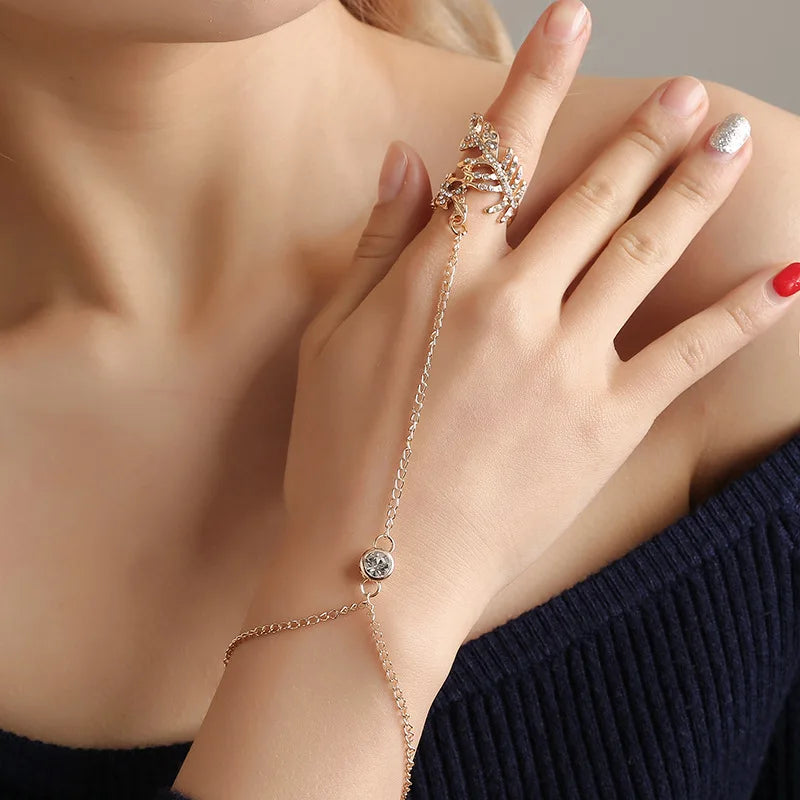2022 Creative Link Bracelet Ring Fashion Beautiful Diamond Hollow Leaf Ring One Piece Personality Bracelet Female Wholesale