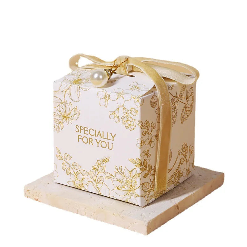 China Supplier Wholesale Paper Material Wedding Souvenirs Empty Party Fancy Favors European Yellow Sweet Chocolate Packing Boxes