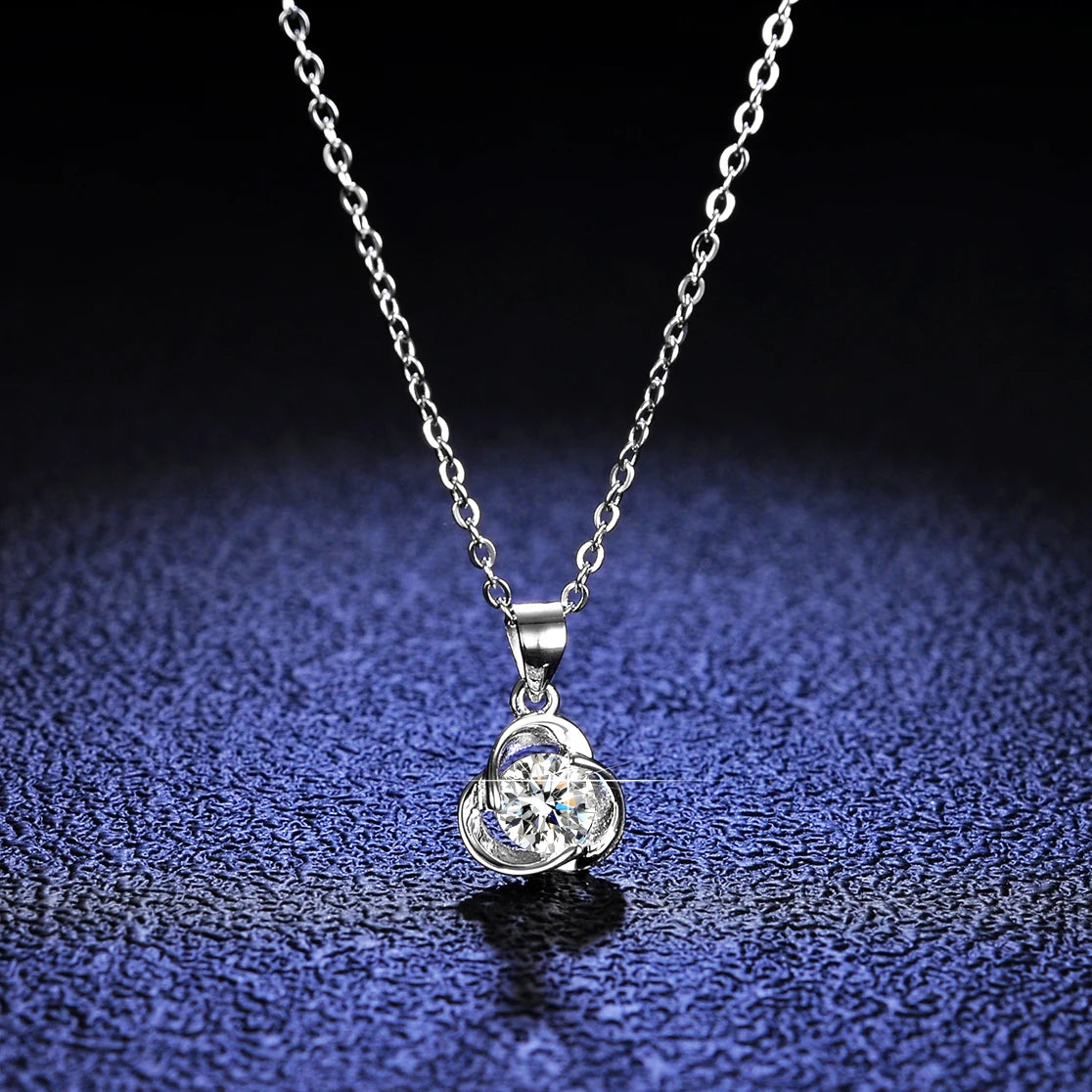 Fine Jewelry for Ladies Fashionable Flower Diamond Pendant Necklace Pure S925 Sterling Silver VVS1 Moissanite Stone