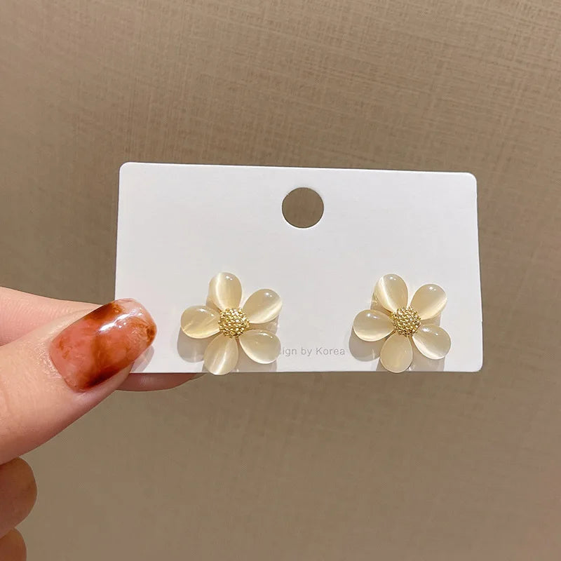 Korean Fresh Style Clear Cat Eye Flower Stud Earrings Flower Shape Opal Stud Earrings for Elegant Women