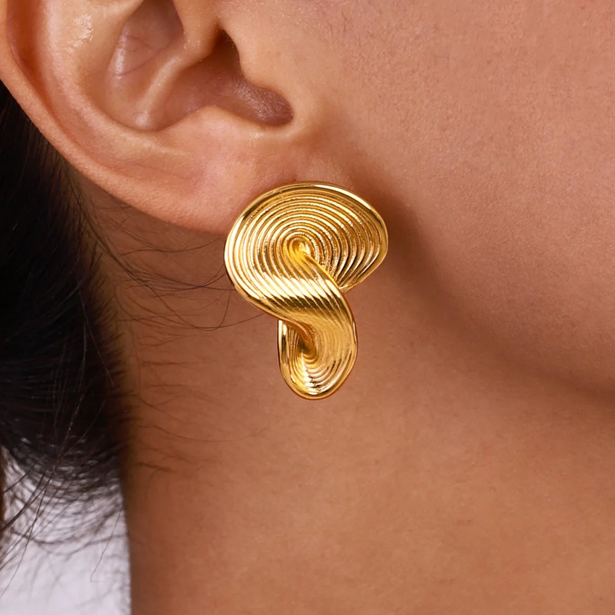18k Gold Stainless Steel Ribbed Stud Earrings Lightweight Vintage Jewelry