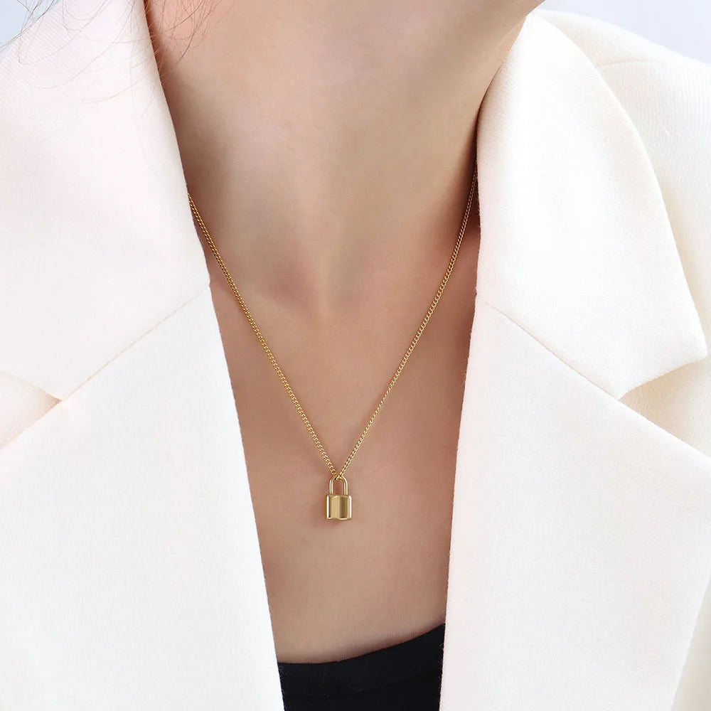 Wholesale Custom Stainless Steel Stacking Locket Necklace Thin Cuban Chain Simple and Beautiful Design Lock Pendant Necklaces
