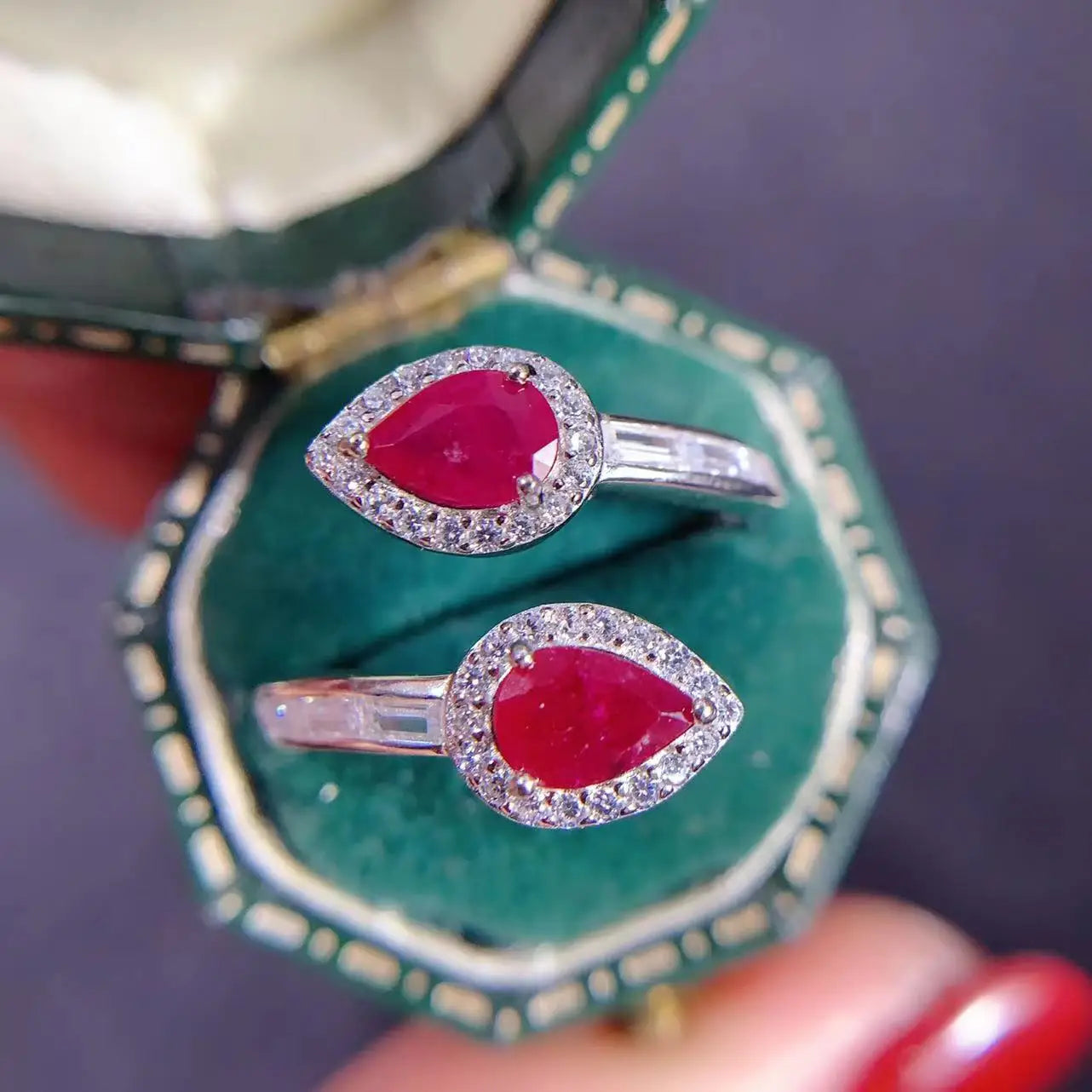 Simple Luxury Leaf Design 925 Sterling Silver Women's Finger Ring Natural Ruby Classic Style Casual and Party-Friendly
