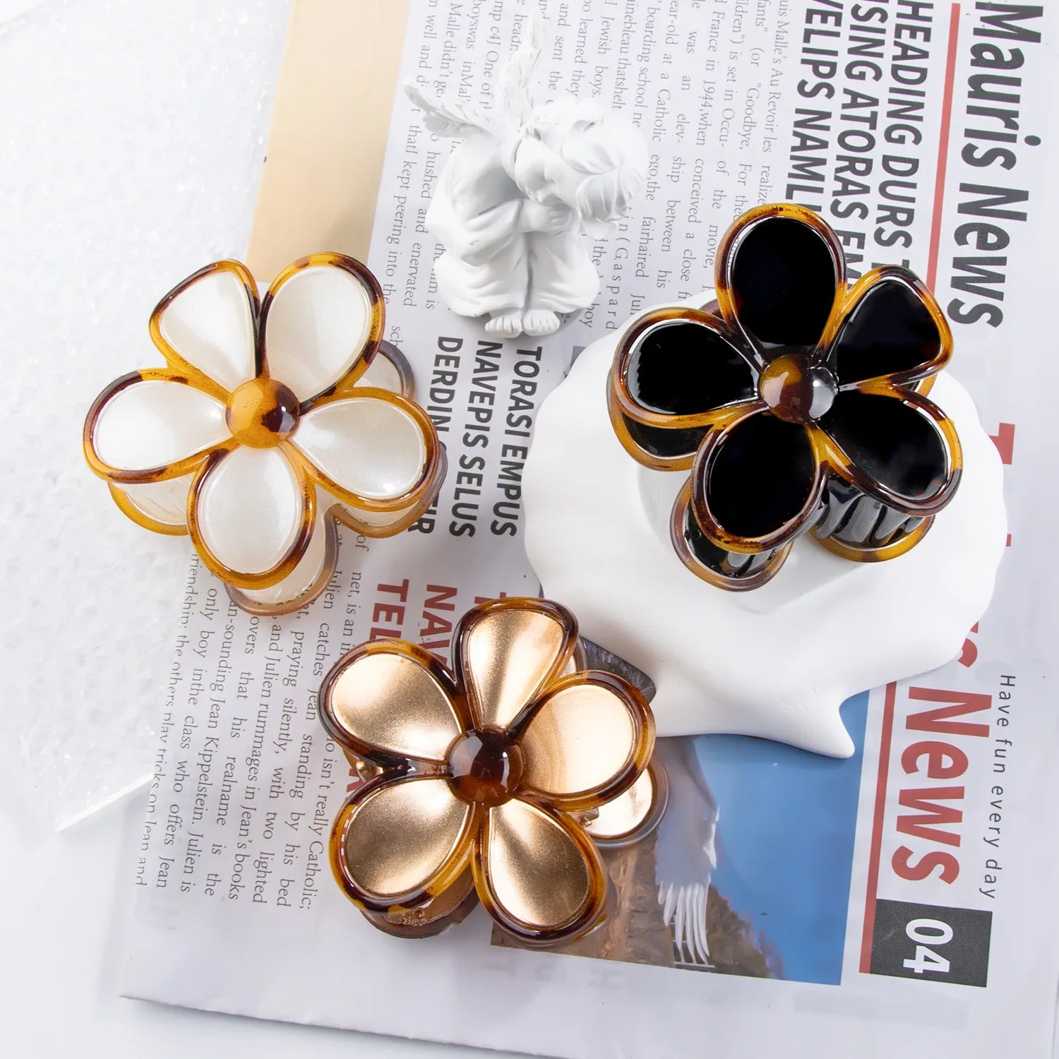 Factory Wholesale Retro Flower Hair Accessories Korean Advanced Sense PC Plastic Hair Claw Clips for Girls Women 8cm for Parties