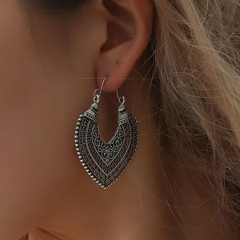 QW-53 Wholesale Vintage Bohemia Ethnic Metal Women Geometric Heart Ear Jewelry Alloy Hollow Cameo Earrings