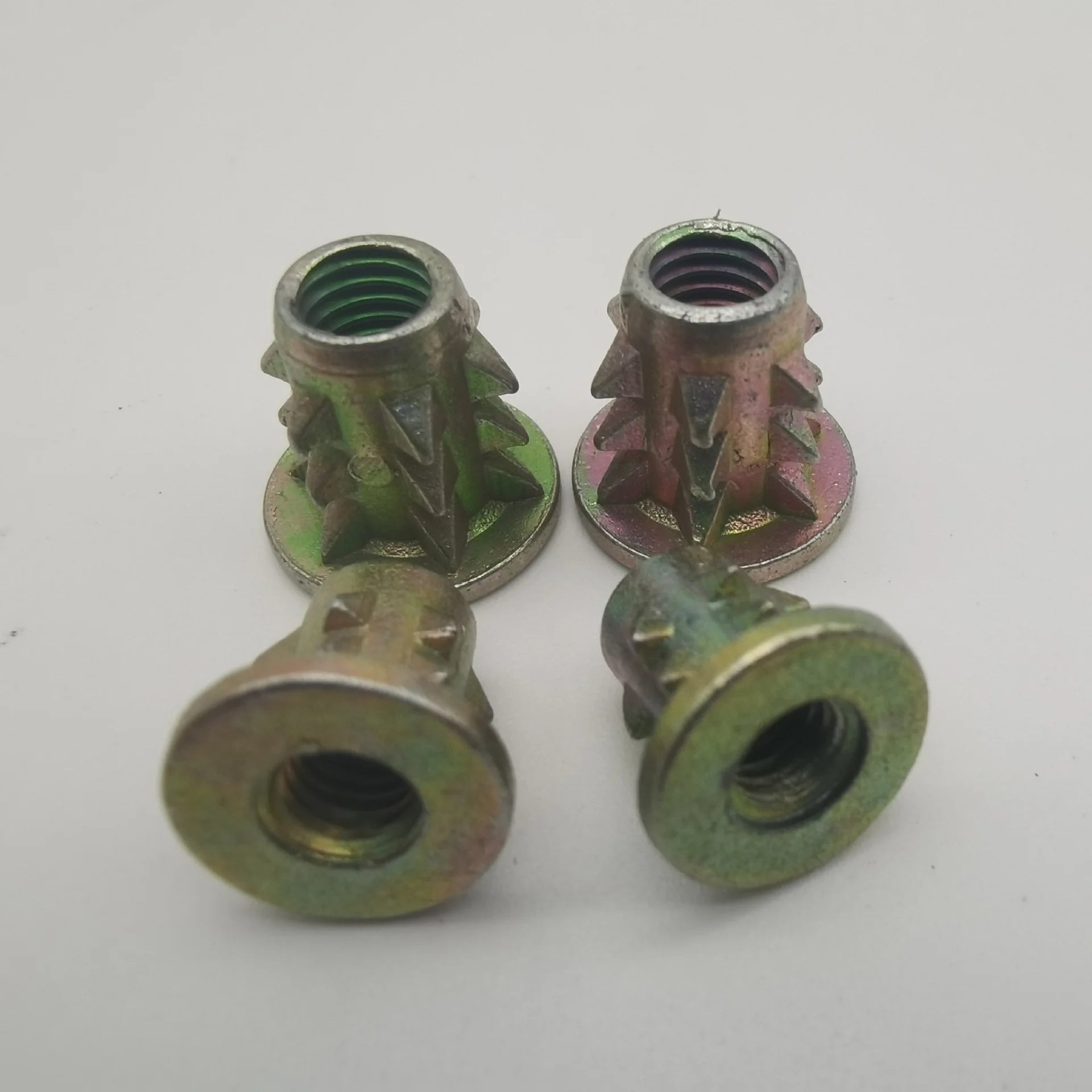 Zinc Alloy Furniture Spike Nut Hexagonal Cone Embedded Pre-Embedded Nut with Zinc Plated Finish
