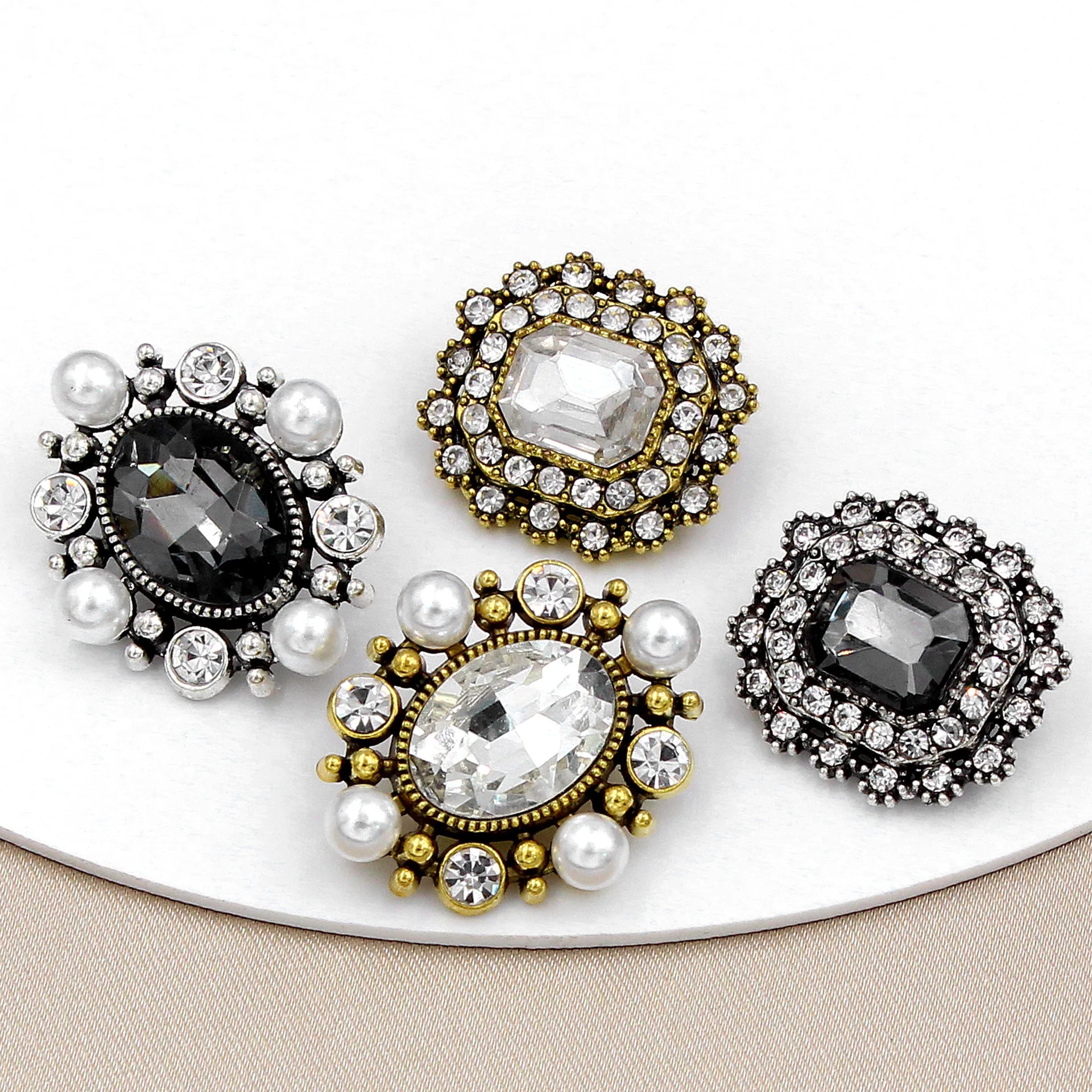 RB031 Fashion Decorative Flower Sewing Button With Pearl Rhinestone Covered for Garment Accessories