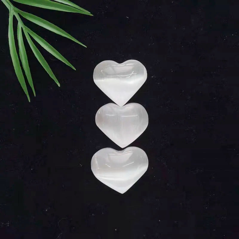 Wholesale Selenite Heart Factory Price Bulk love Shape 4cm Selenite Healing Gemstone Crystals Crafts Selenite Heart
