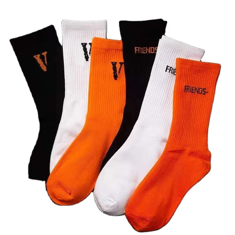 Designer Casual Jacquard Knitted Letter Wholesale Crew Cotton Brands Socks Funny Sports Custom Socks Men