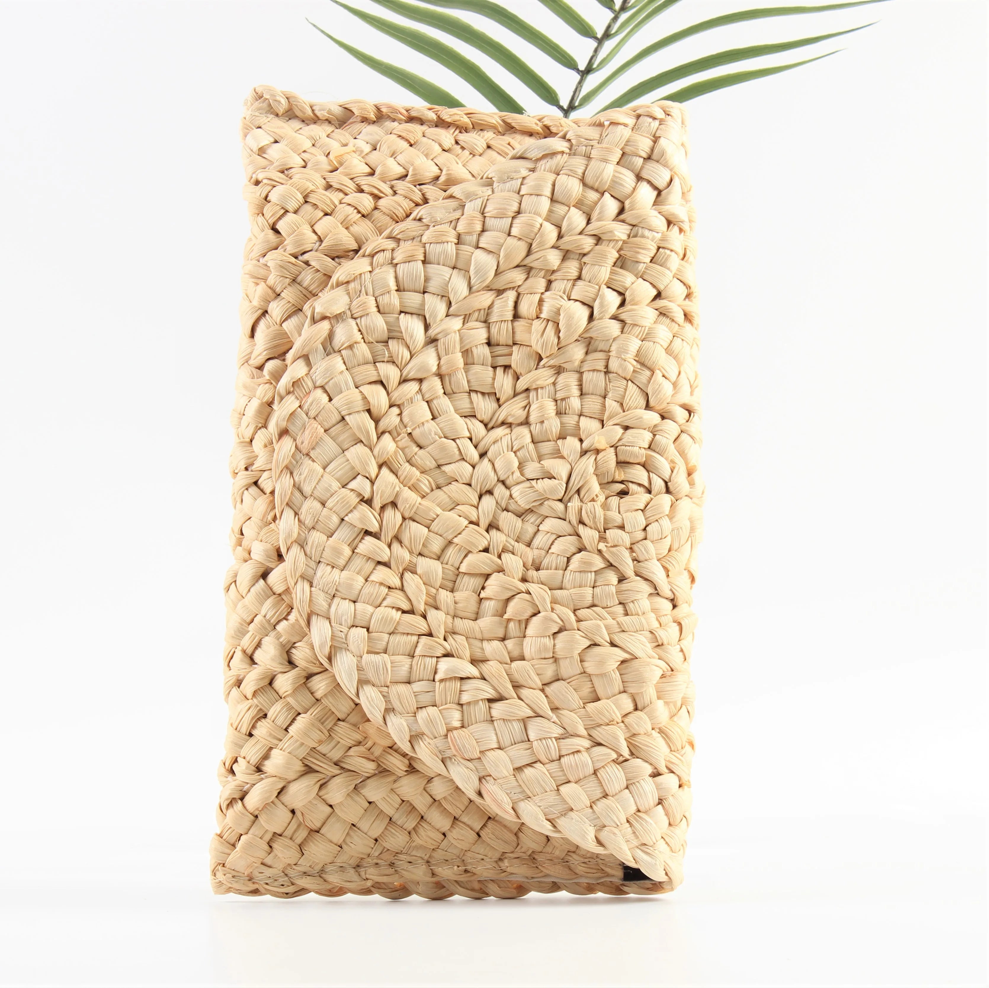 Handmade Wheatstraw Eco-Friendly Durable Lightweight Geometric Buckle Closure Clutch Purse for Women Straw Bag Beach Travel Use