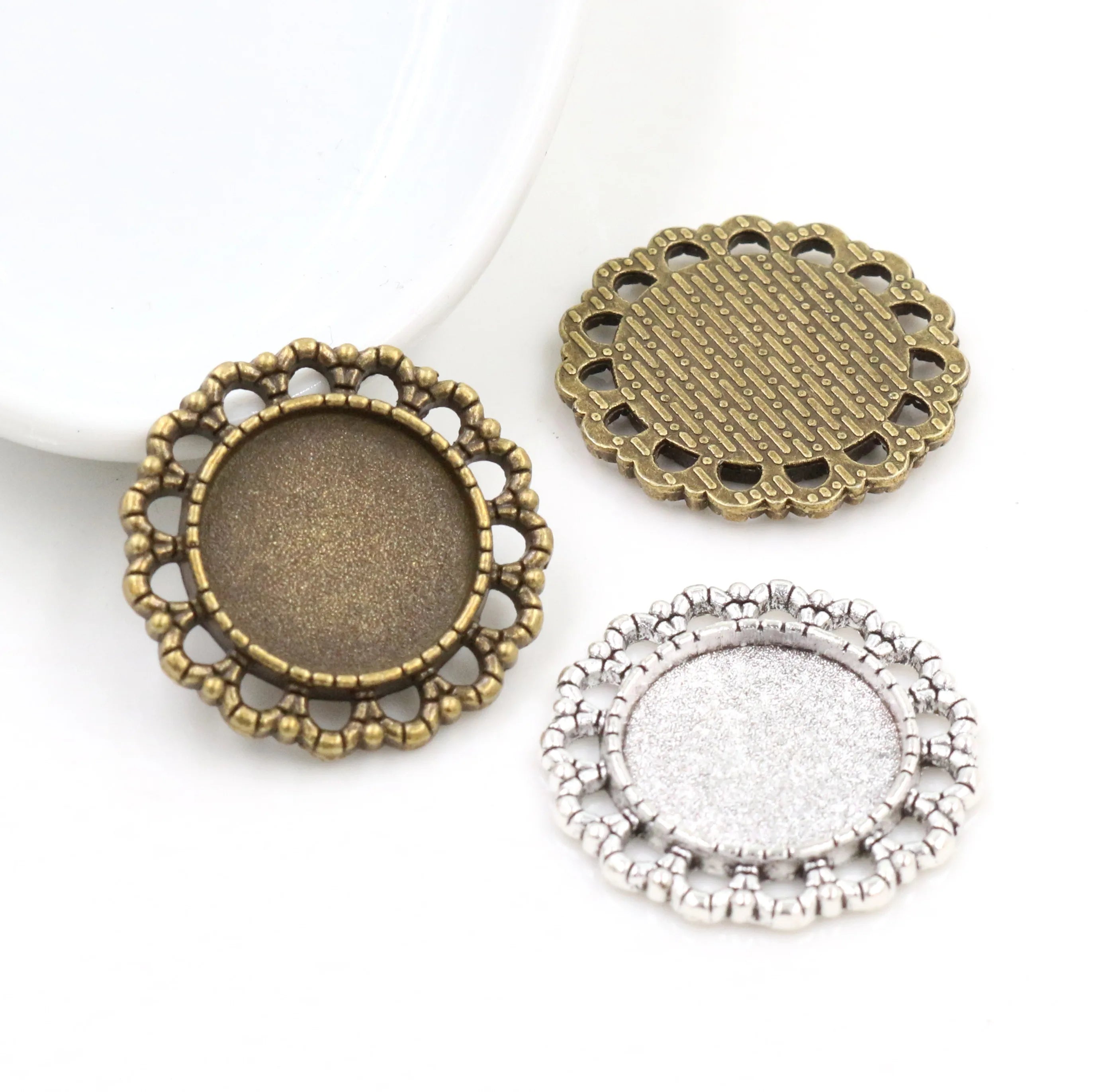 16mm Inner Size Antique Bronze and Silver Plated Fashion Style Cabochon Base Cameo Setting Charms Pendant