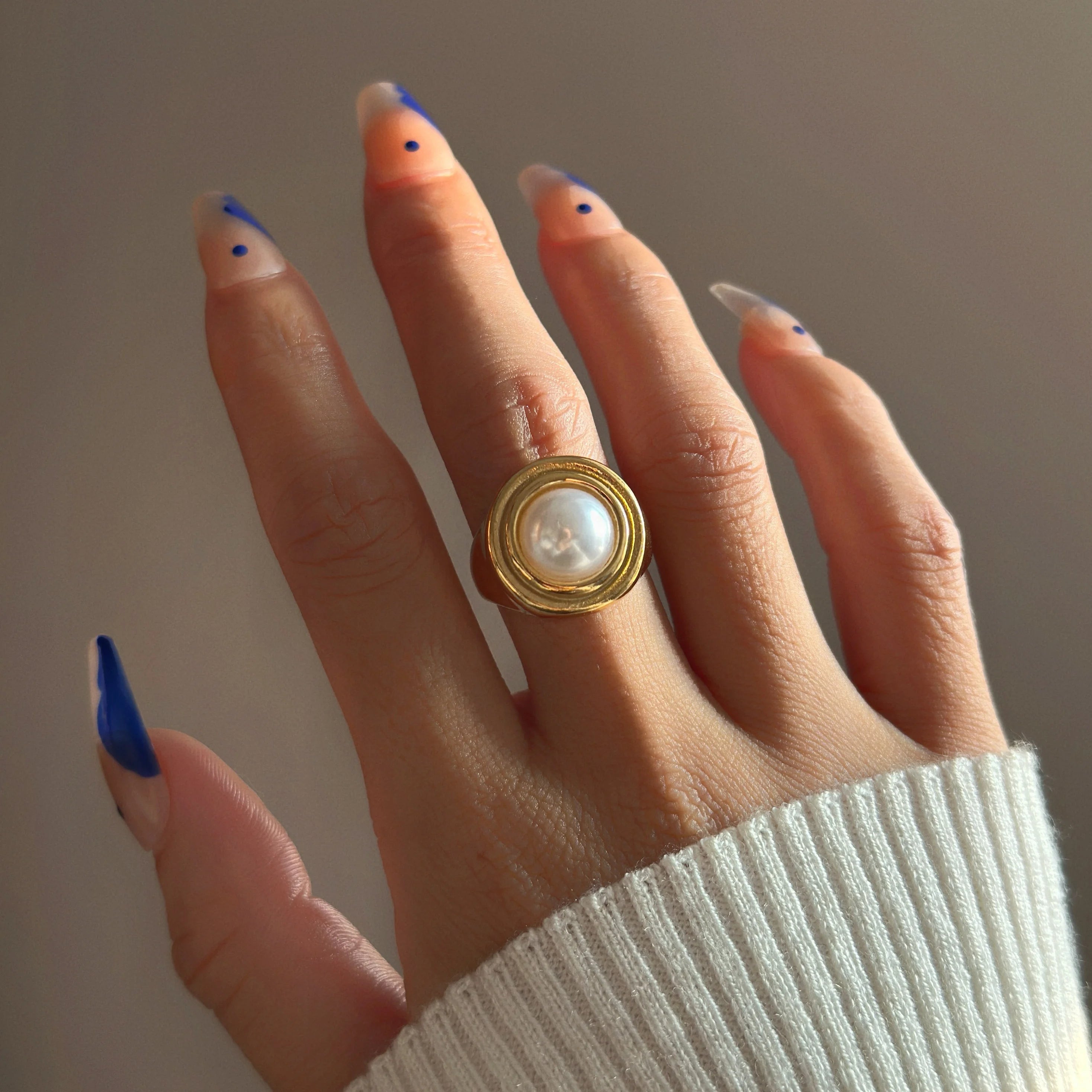 Dazan New Ins 18k Gold Plated Stainless Steel Tarnish Free Vintage Medieval Court Style Cat Eye Natural Pearl Ring for Women