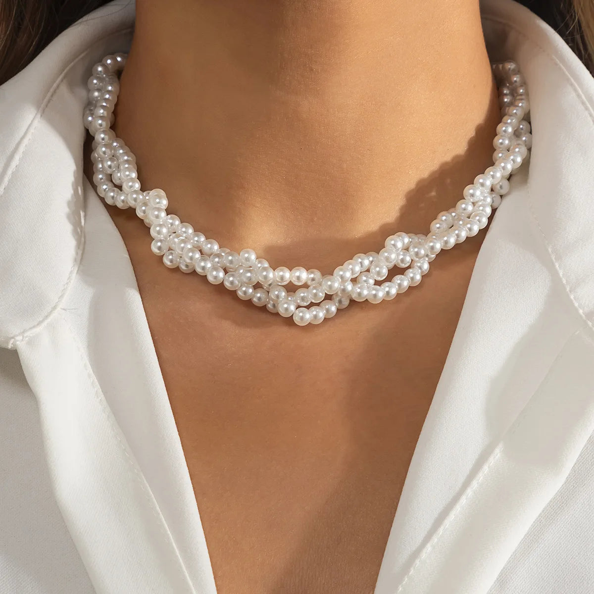 2024 Fashion Jewelry Punk Vintage Pearl Chain Wrapped Necklace Fashionable Geometric Collarbone Twisted Pearl Necklace for Women